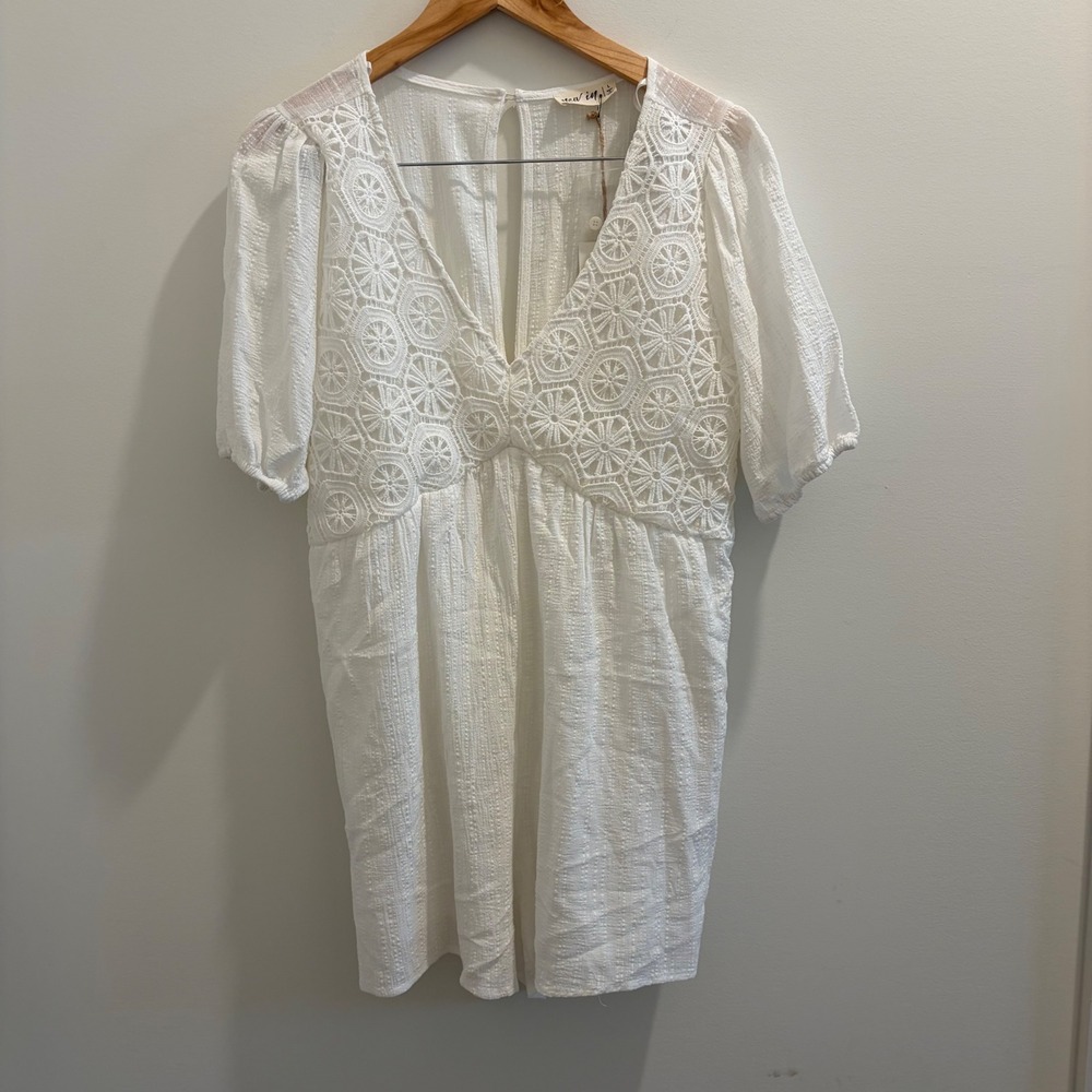 Very J White Crochet Lace Babydoll Romper Dobby Cotton Boho V-Neck Large NP70387